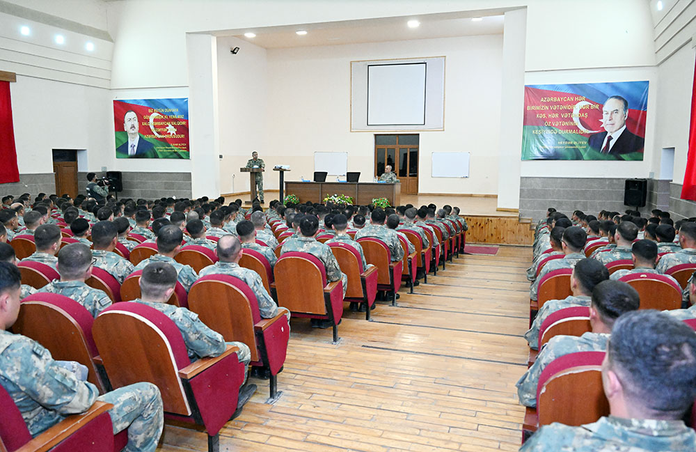 Закир Гасанов проверил боеготовность подразделений Азербайджанской Армии (ФОТО)