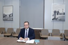 Джейхун Байрамов встретился с гендиректором Центра труда ОИС (ФОТО)
