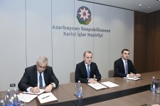 Джейхун Байрамов встретился с гендиректором Центра труда ОИС (ФОТО)