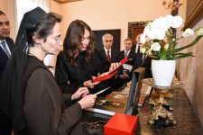 Первый вице-президент Мехрибан Алиева встретилась с президентом Губернаторства Государства-Городa Ватикан (ФОТО)