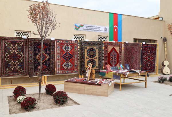 Азербайджанское ковровое искусство представлено в городе Хива (ФОТО)