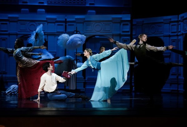 Триумф мировой премьеры балета "Два ковра" в Астане - потрясающее искусство Mosaic Del Arte по азербайджанской легенде (ФОТО)