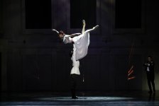 Триумф мировой премьеры балета "Два ковра" в Астане - потрясающее искусство Mosaic Del Arte по азербайджанской легенде (ФОТО)