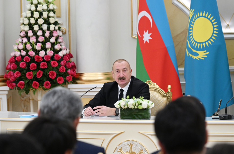 Президент Ильхам Алиев и Президент Касым-Жомарт Токаев выступили с заявлениями для прессы (ФОТО)