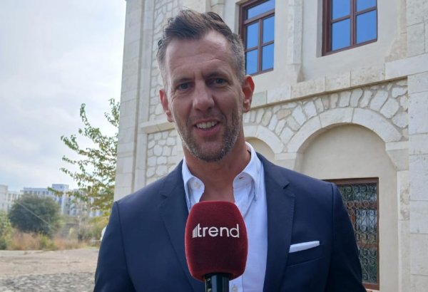 Путешественник из Германии высоко оценил темпы строительства и восстановления в Агдаме