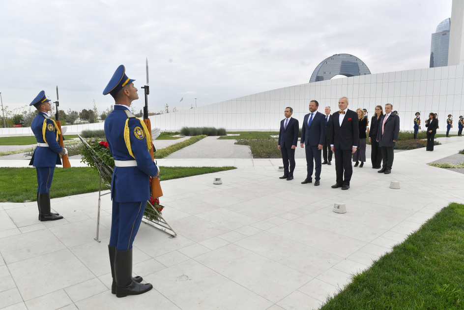 Глава МИД Эстонии посетил Парк Победы в Баку (ФОТО)