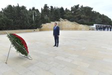 Министр иностранных дел Эстонии почтил память шехидов в Баку (ФОТО)