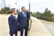 Министр иностранных дел Эстонии почтил память шехидов в Баку (ФОТО)
