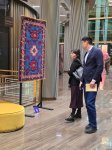 В рамках мировой премьеры балета "Два ковра" в Астане состоялся показ экспозиции "Азерхалча" (ФОТО)