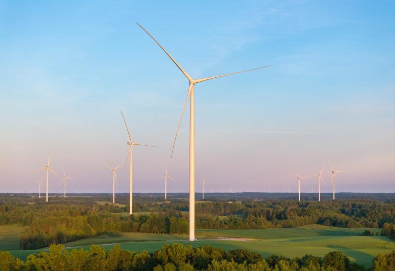 Азербайджан ускоряет «зелёный» переход: от нефтяной державы к энергетическому хабу будущего