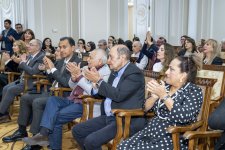 Искусство на марках: в Баку представили коллекцию к 200-летию Мирзы Гадима Иревани (ФОТО)