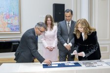 Искусство на марках: в Баку представили коллекцию к 200-летию Мирзы Гадима Иревани (ФОТО)