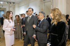 Искусство на марках: в Баку представили коллекцию к 200-летию Мирзы Гадима Иревани (ФОТО)