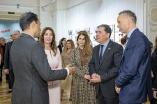 Искусство на марках: в Баку представили коллекцию к 200-летию Мирзы Гадима Иревани (ФОТО)