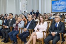 Искусство на марках: в Баку представили коллекцию к 200-летию Мирзы Гадима Иревани (ФОТО)