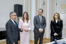 Искусство на марках: в Баку представили коллекцию к 200-летию Мирзы Гадима Иревани (ФОТО)