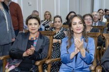 Искусство на марках: в Баку представили коллекцию к 200-летию Мирзы Гадима Иревани (ФОТО)