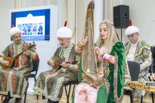 Искусство на марках: в Баку представили коллекцию к 200-летию Мирзы Гадима Иревани (ФОТО)