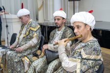 Искусство на марках: в Баку представили коллекцию к 200-летию Мирзы Гадима Иревани (ФОТО)