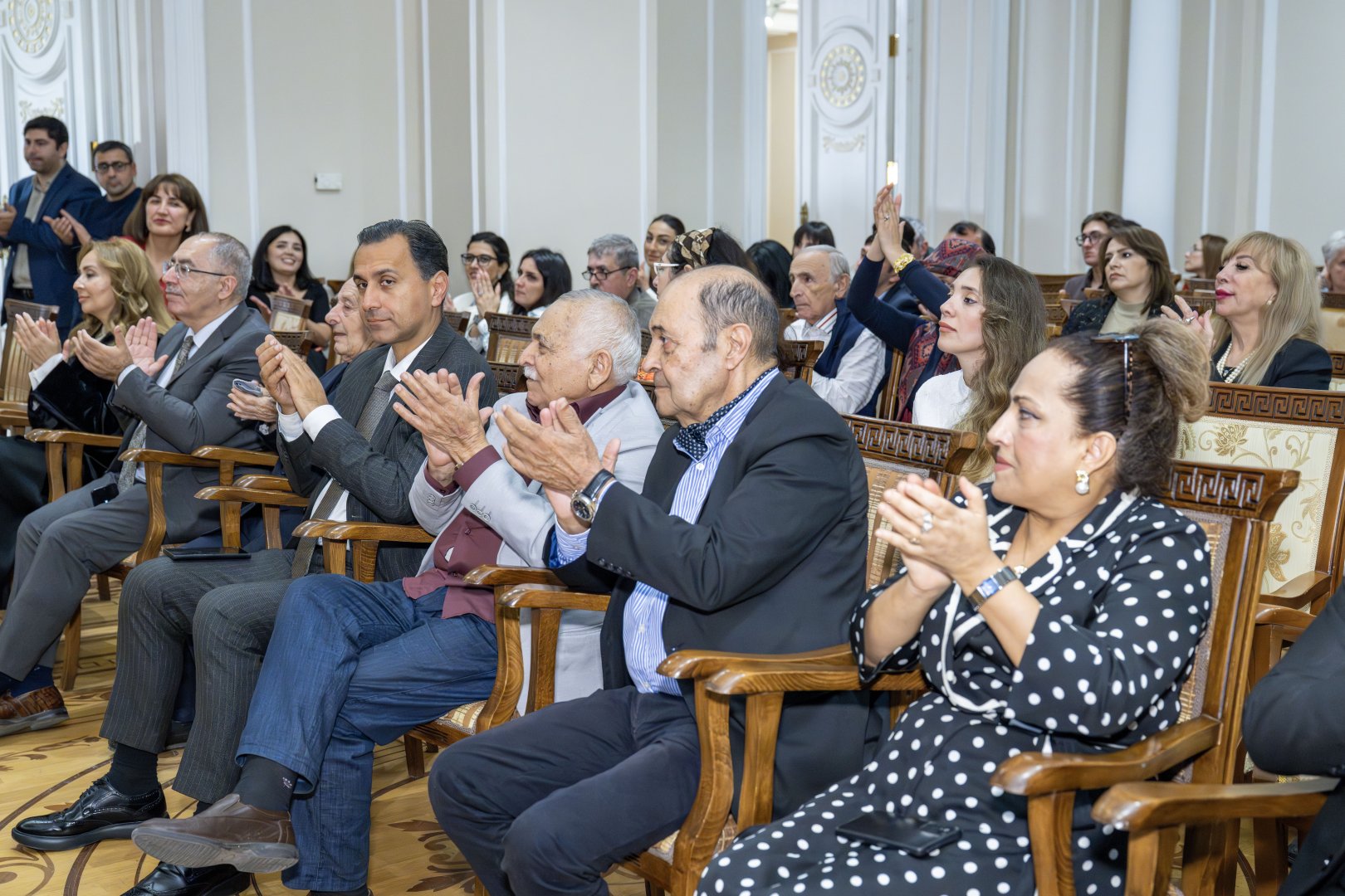 Искусство на марках: в Баку представили коллекцию к 200-летию Мирзы Гадима Иревани (ФОТО)