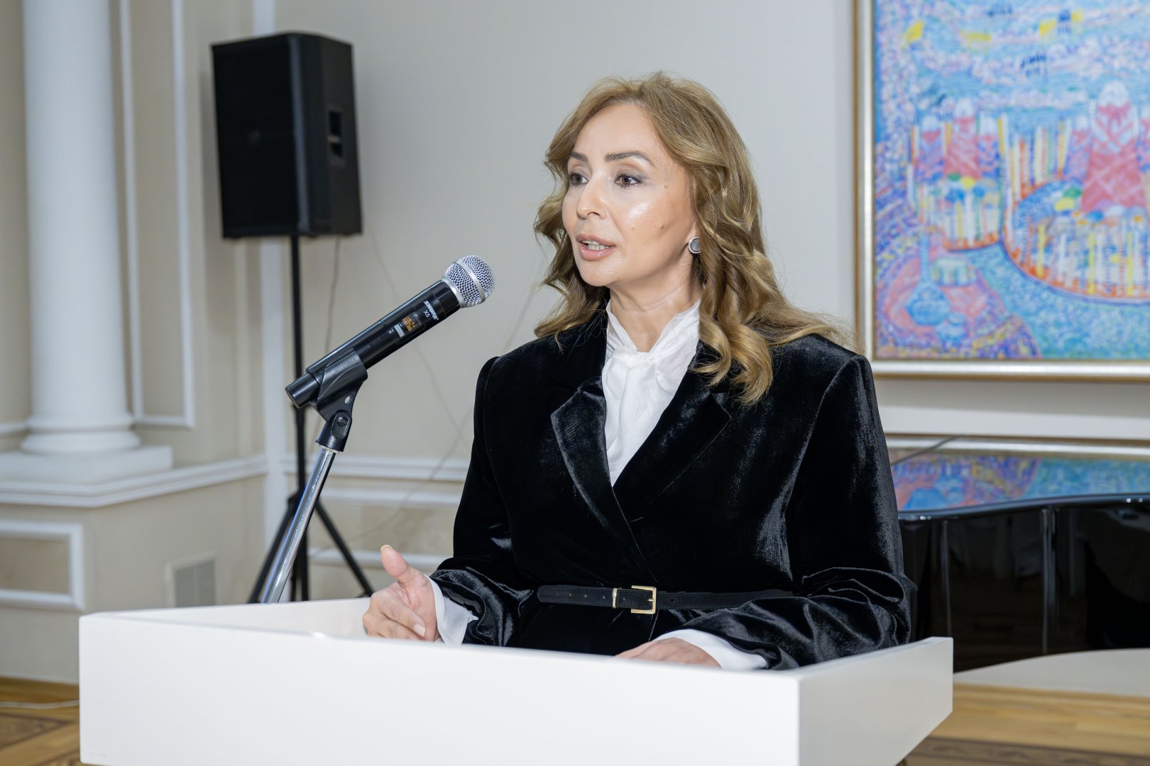 Искусство на марках: в Баку представили коллекцию к 200-летию Мирзы Гадима Иревани (ФОТО)
