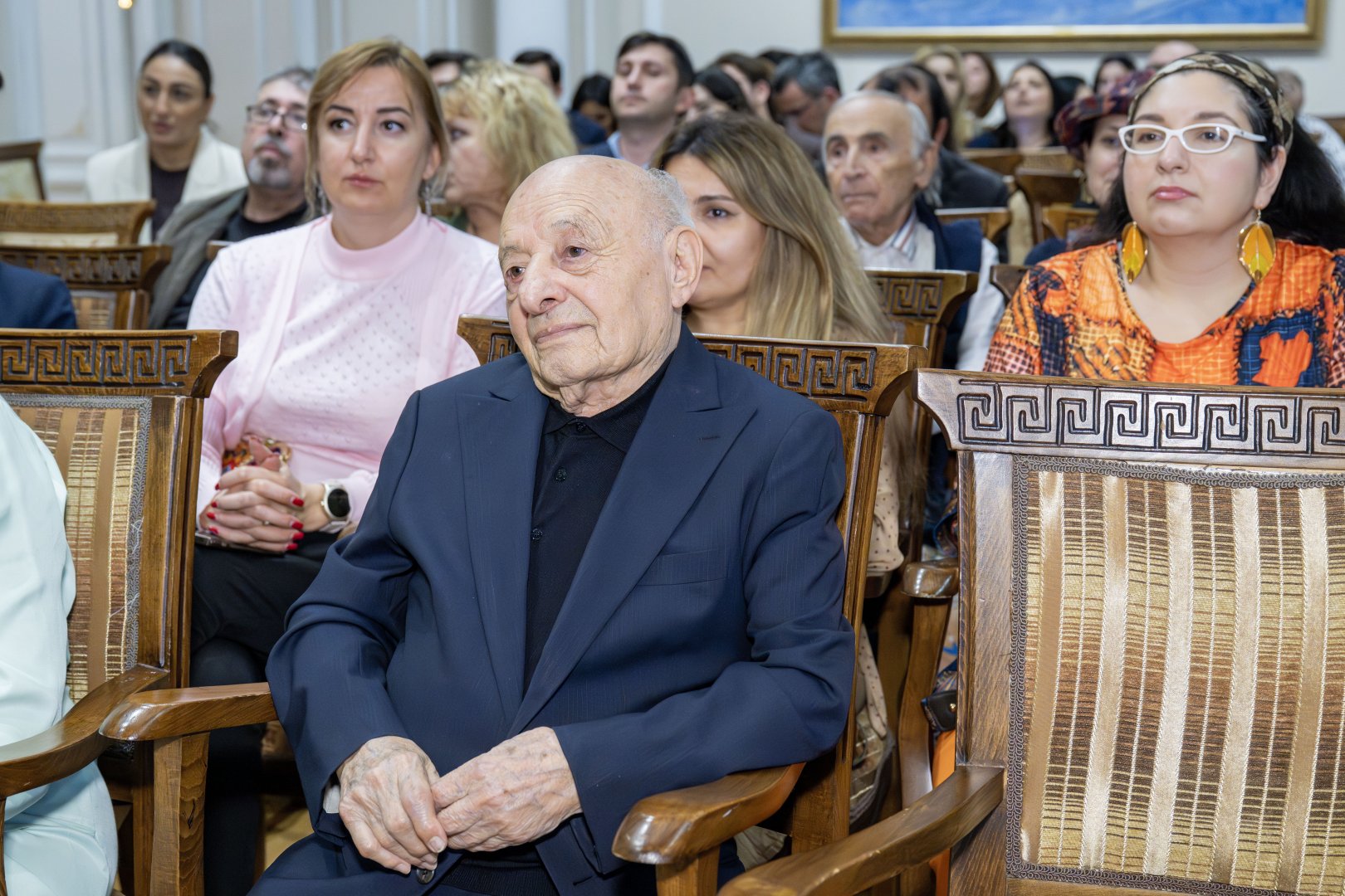 Искусство на марках: в Баку представили коллекцию к 200-летию Мирзы Гадима Иревани (ФОТО)