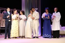 В Баку представлена премьера "Эмма" с атмосферой старой Англии - тонкий мир чувств и иронии (ФОТО)