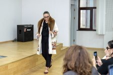 В Баку представлено волшебство рук - дефиле в войлочной одежде (ФОТО)