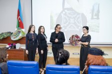 В Баку представлено волшебство рук - дефиле в войлочной одежде (ФОТО)