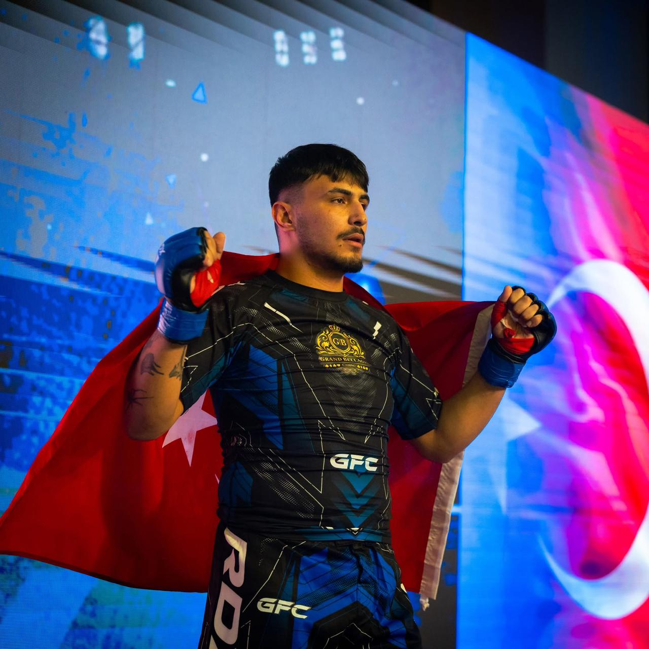 Алим Набиев одержал победу на международном турнире MMA, нокаутировав соперника в первом раунде (ФОТО)