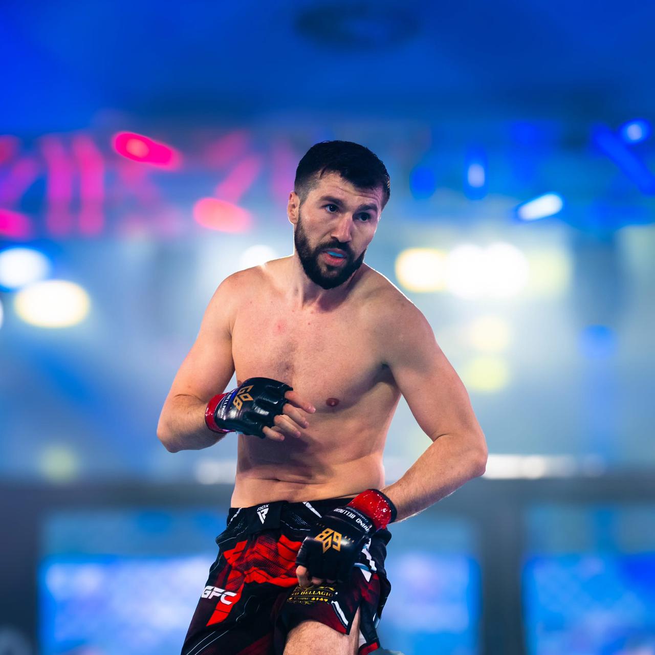 Алим Набиев одержал победу на международном турнире MMA, нокаутировав соперника в первом раунде (ФОТО)