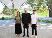 Президент Ильхам Алиев вручил ключи от квартир жителям села Хоровлу Джебраильского района (ФОТО)