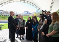 Президент Ильхам Алиев вручил ключи от квартир жителям села Хоровлу Джебраильского района (ФОТО)