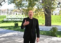 Президент Ильхам Алиев вручил ключи от квартир жителям села Хоровлу Джебраильского района (ФОТО)