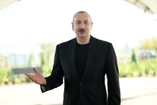 Президент Ильхам Алиев вручил ключи от квартир жителям сел Мамедбейли и Агалы Зангилана (ФОТО)