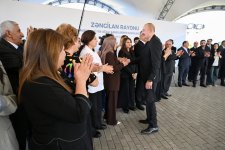 Президент Ильхам Алиев вручил ключи от квартир жителям сел Мамедбейли и Агалы Зангилана (ФОТО)