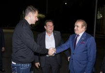 Председатель Сената Парламента Румынии прибыл с визитом в Азербайджан (ФОТО)