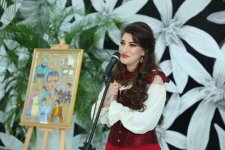 Из палитры чувств — в цветные строки - выставка-концерт в Международном центре мугама (ФОТО)