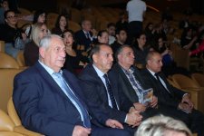 Из палитры чувств — в цветные строки - выставка-концерт в Международном центре мугама (ФОТО)