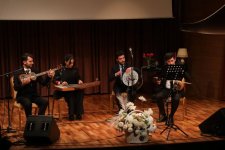 Из палитры чувств — в цветные строки - выставка-концерт в Международном центре мугама (ФОТО)