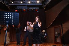 Из палитры чувств — в цветные строки - выставка-концерт в Международном центре мугама (ФОТО)