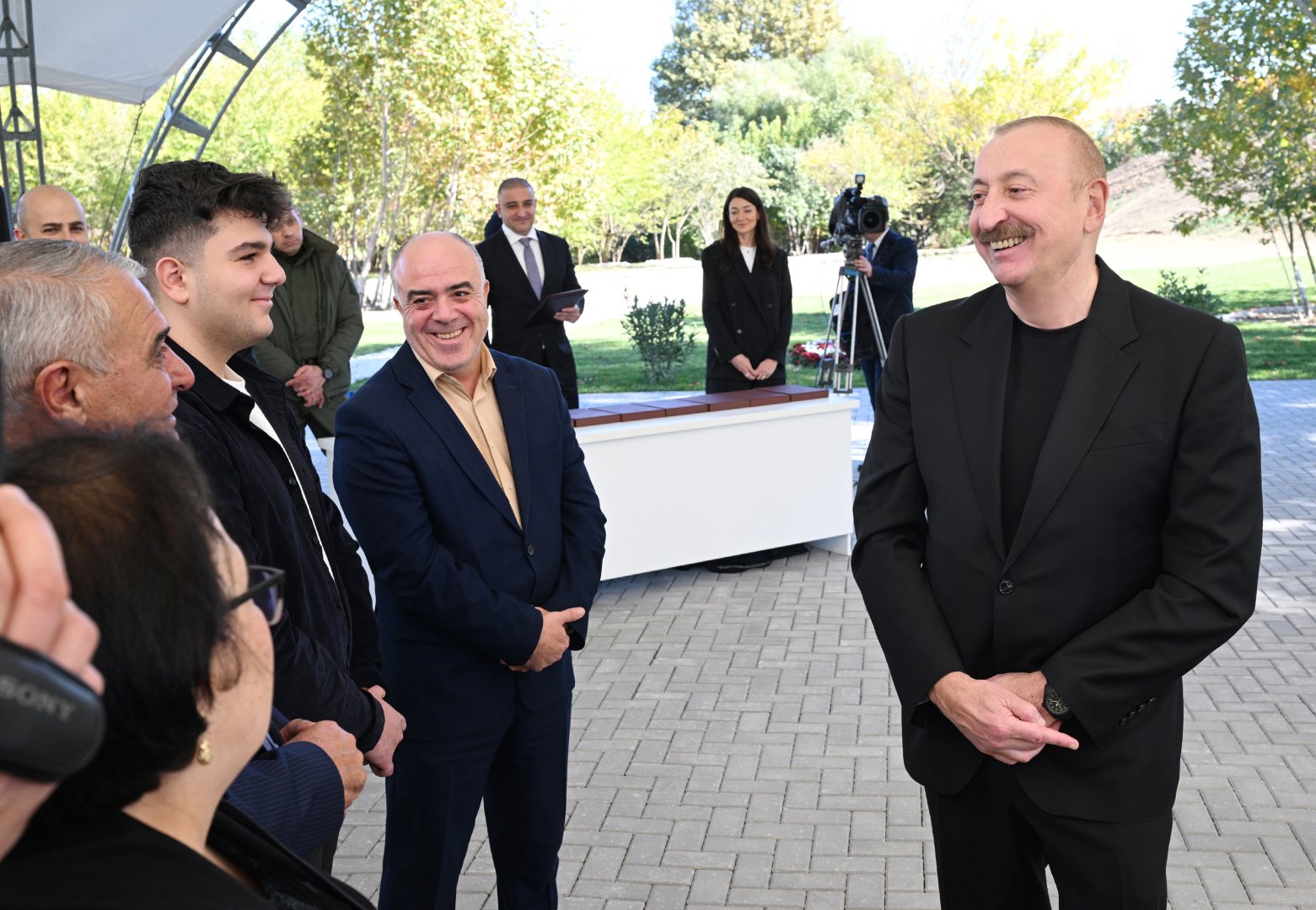 Президент Ильхам Алиев вручил ключи от квартир жителям села Хоровлу Джебраильского района (ФОТО)