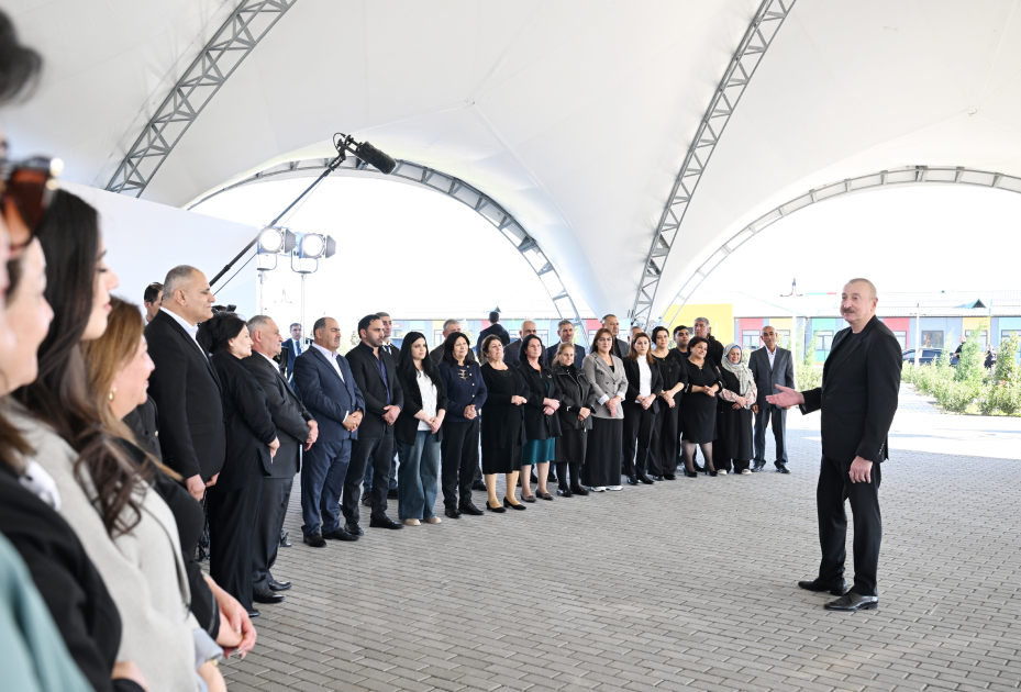 Президент Ильхам Алиев вручил ключи от квартир жителям сел Мамедбейли и Агалы Зангилана (ФОТО)