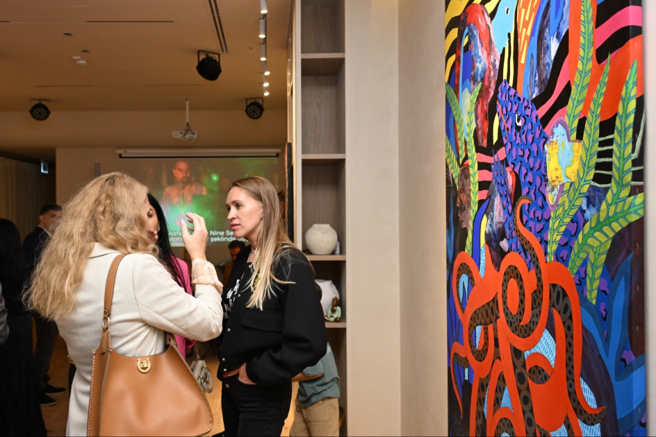 В арт-центре Nine Senses открылась персональная выставка Рамины Саадатхан «Огонь, Вода и Поцелуи» (ФОТО)