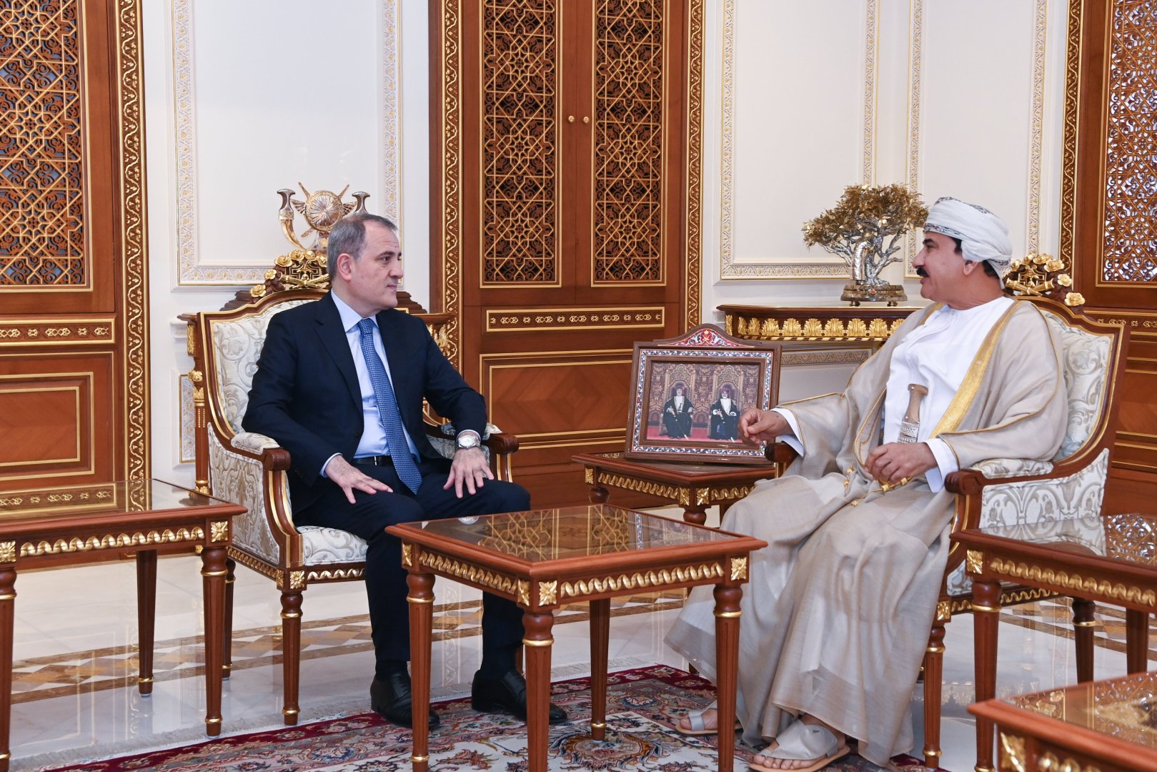 Джейхун Байрамов обсудил с министром Королевства Оман региональную ситуацию (ФОТО)