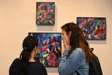 В арт-центре Nine Senses открылась персональная выставка Рамины Саадатхан «Огонь, Вода и Поцелуи» (ФОТО)