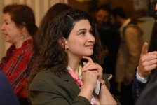 В арт-центре Nine Senses открылась персональная выставка Рамины Саадатхан «Огонь, Вода и Поцелуи» (ФОТО)