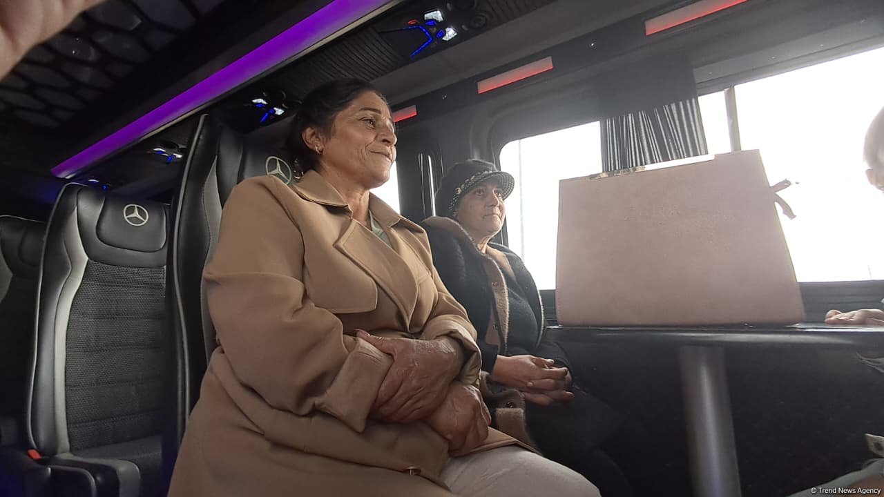 Очередная группа переселенцев отправилась в село Вангли Агдеринского района (ФОТО)