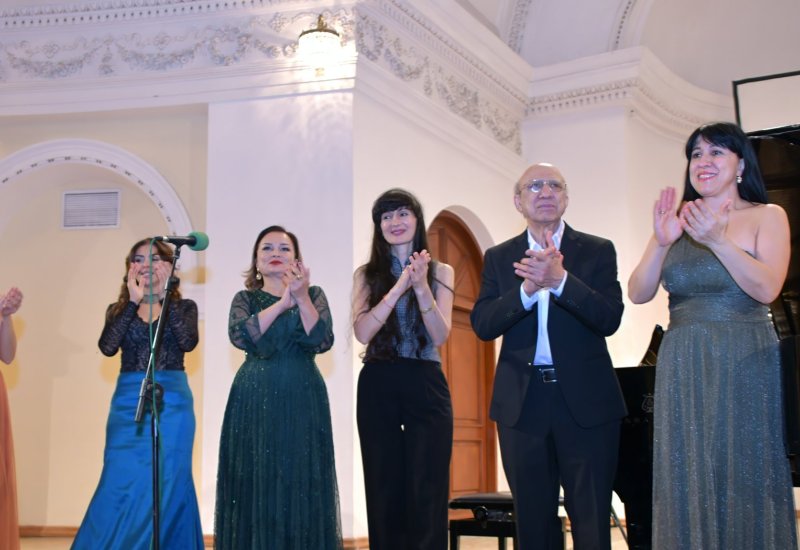 На сцене и в кадре - творческий вечер всемирно известного пианиста Намига Султанова (ФОТО)