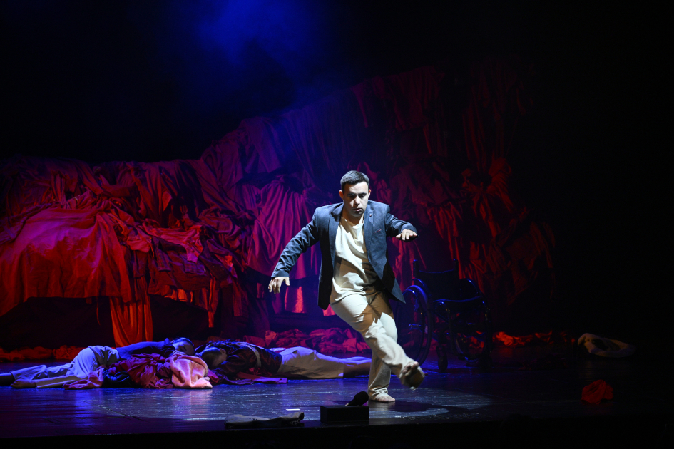 В рамках Art weekend был представлен инклюзивный танцевальный спектакль «Сколько достаточно?» (ФОТО)